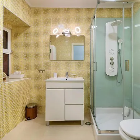 Comfy 2bd House In Center Of By Guestready Lisbon