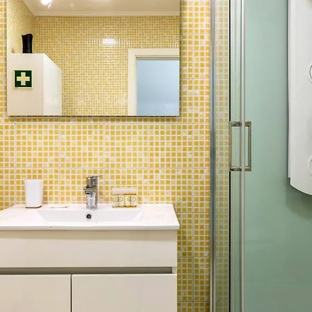 Apartment Comfy 2bd House In Center Of By Guestready
