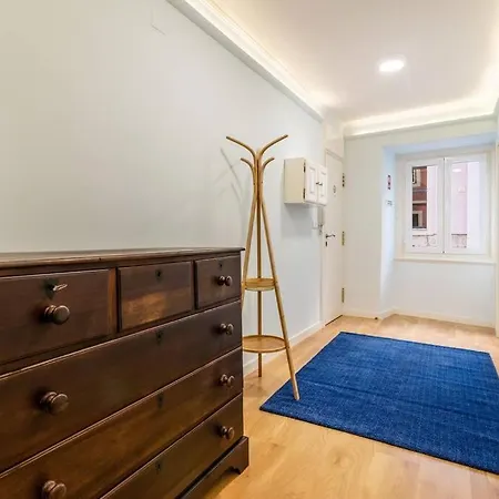 Comfy 2bd House In Center Of By Guestready *
