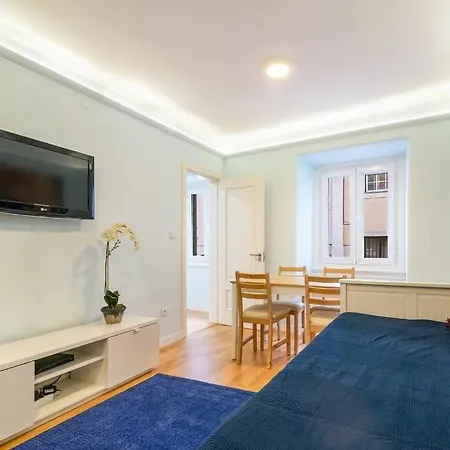Comfy 2bd House In Center Of By Guestready *